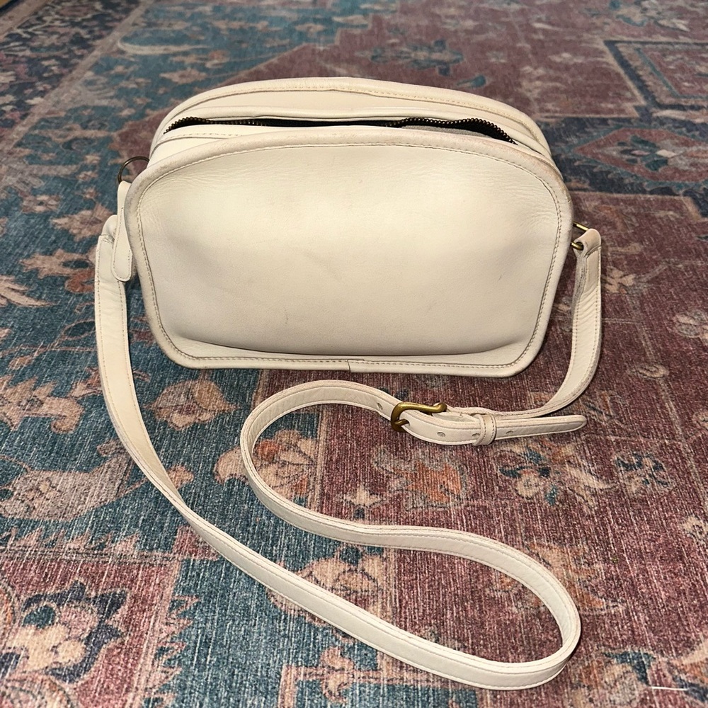 Vintage Coach white Camera bag style #4011